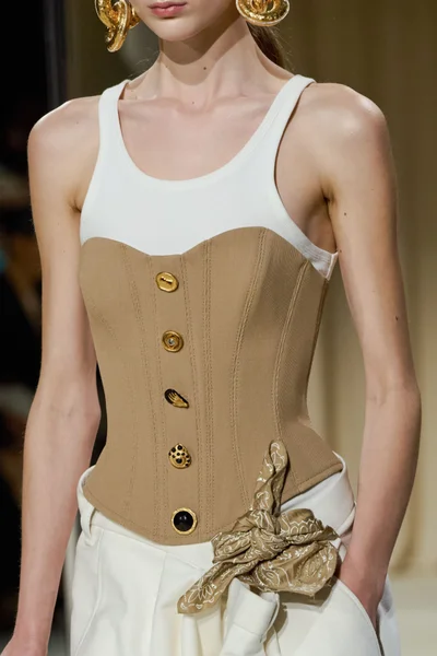 Look 10